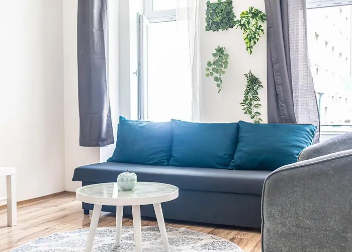 Attractive 1br And 1 Lr Comfortable Design, Great Location דירה *