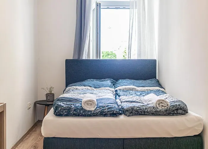 Attractive 1br And 1 Lr Comfortable Design, Great Location דירה