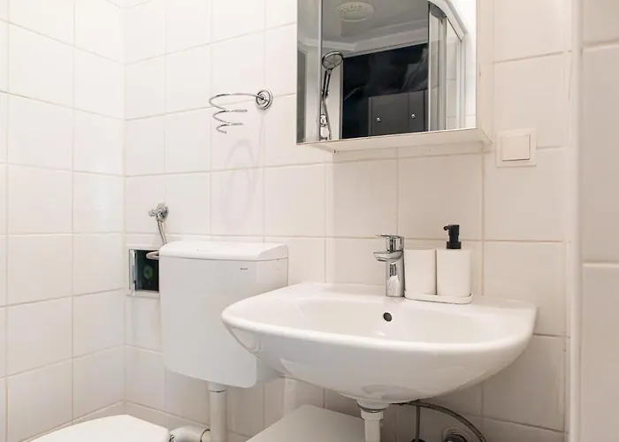 Attractive 1br And 1 Lr Comfortable Design, Great Location דירה