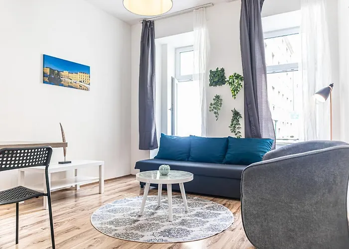 Attractive 1br And 1 Lr Comfortable Design, Great Location דירה *