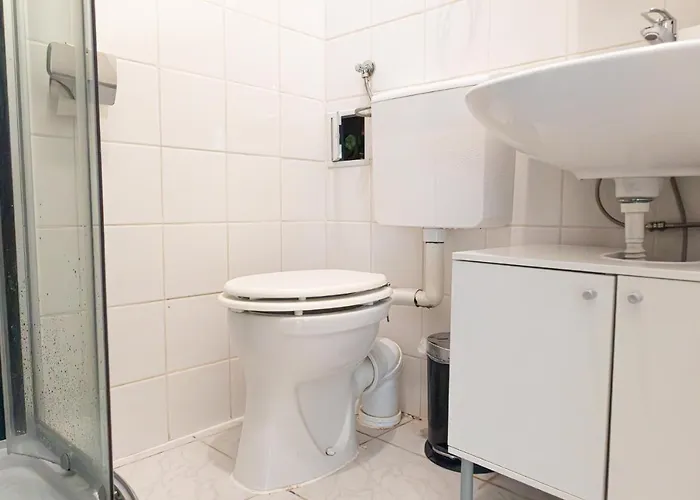 Attractive 1br And 1 Lr Comfortable Design, Great Location *